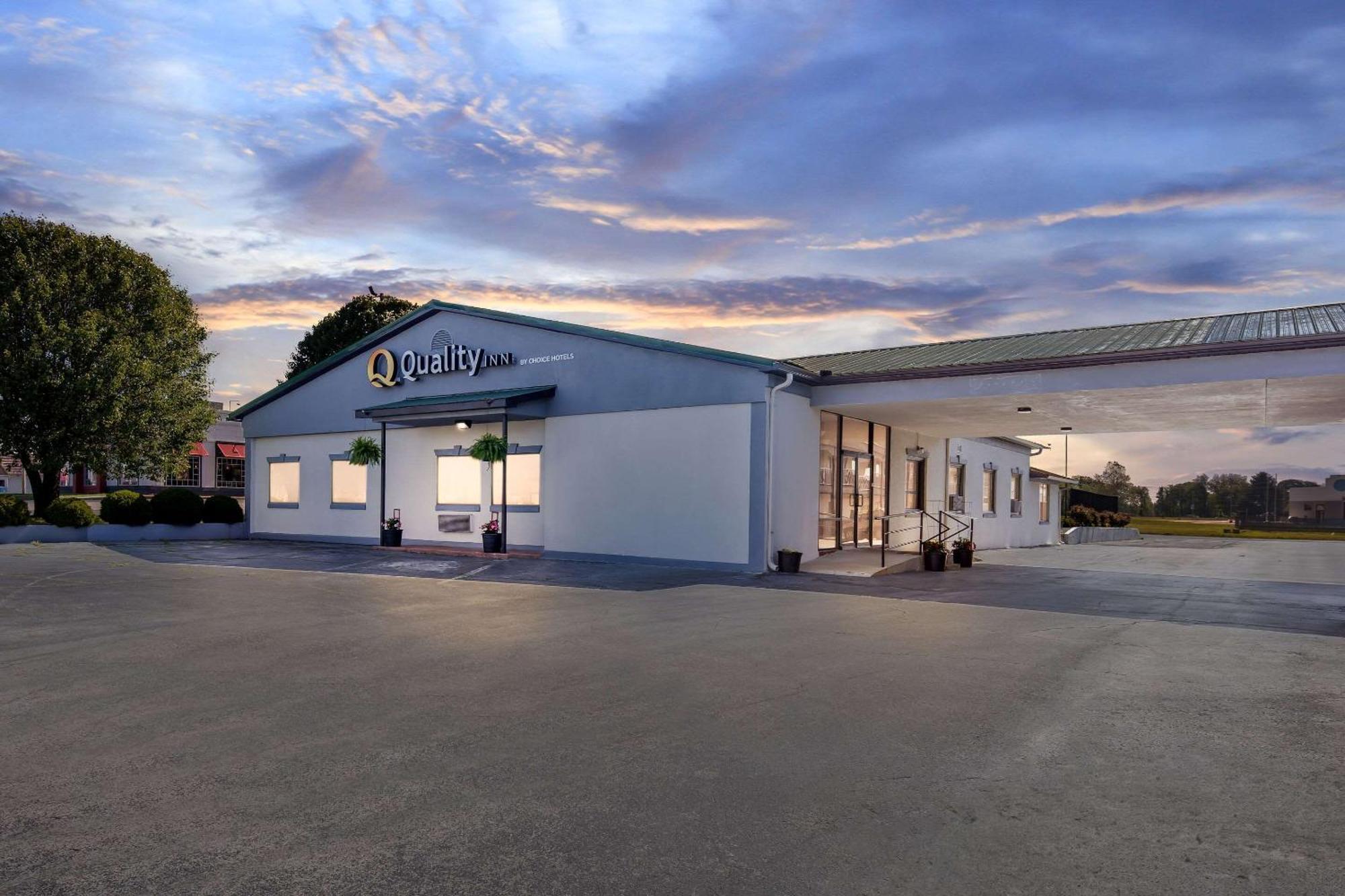 Quality Inn Lawrenceburg エクステリア 写真