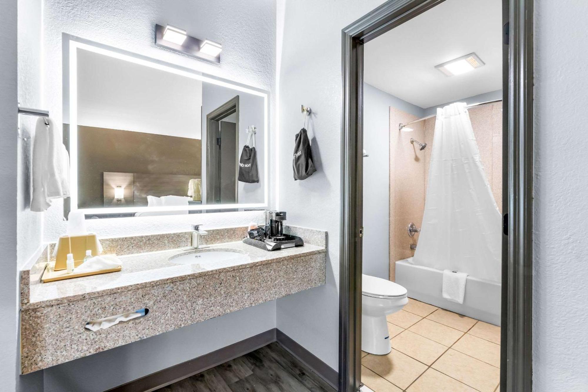 Quality Inn Lawrenceburg エクステリア 写真